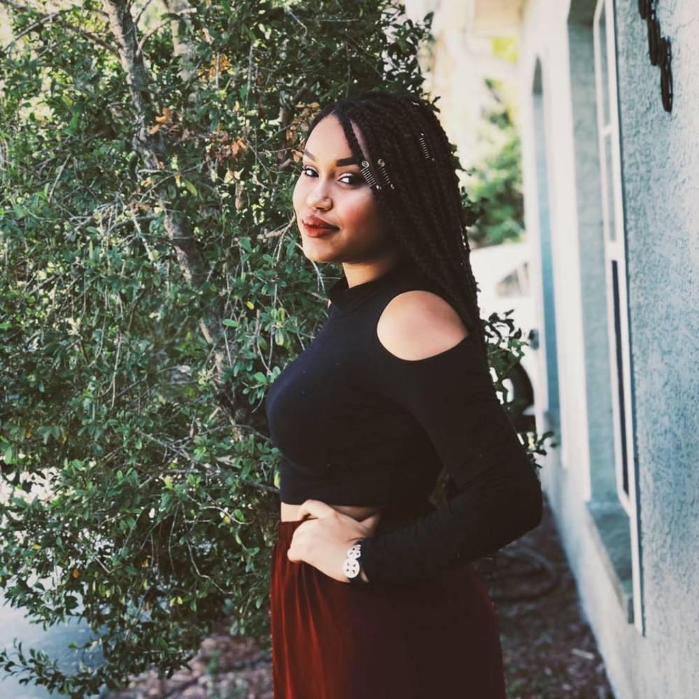 Meet your Posher, Muna